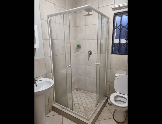 3 bed property to rent in CRYSTAL PARK